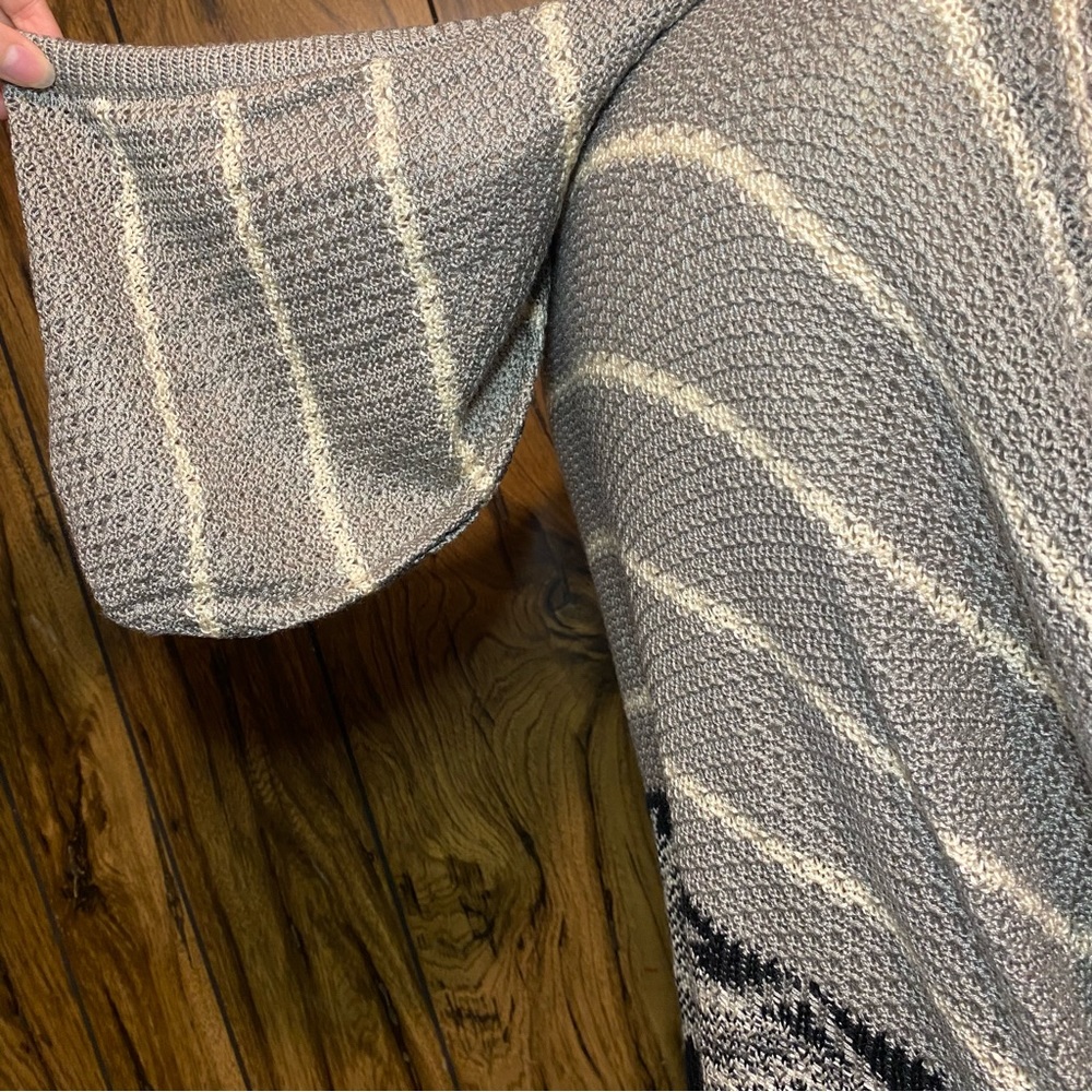 One world Sweater in gray - Picture 7 of 10